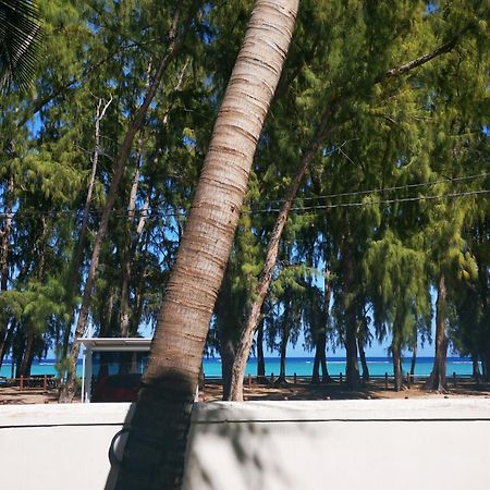 Oceanside Licenced Tourist Residence Flic en Flac ภายนอก รูปภาพ
