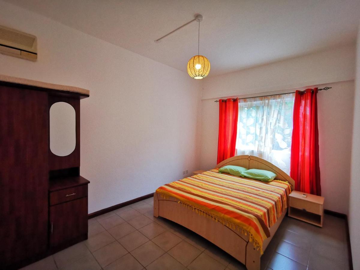 Oceanside Licenced Tourist Residence Flic en Flac ภายนอก รูปภาพ