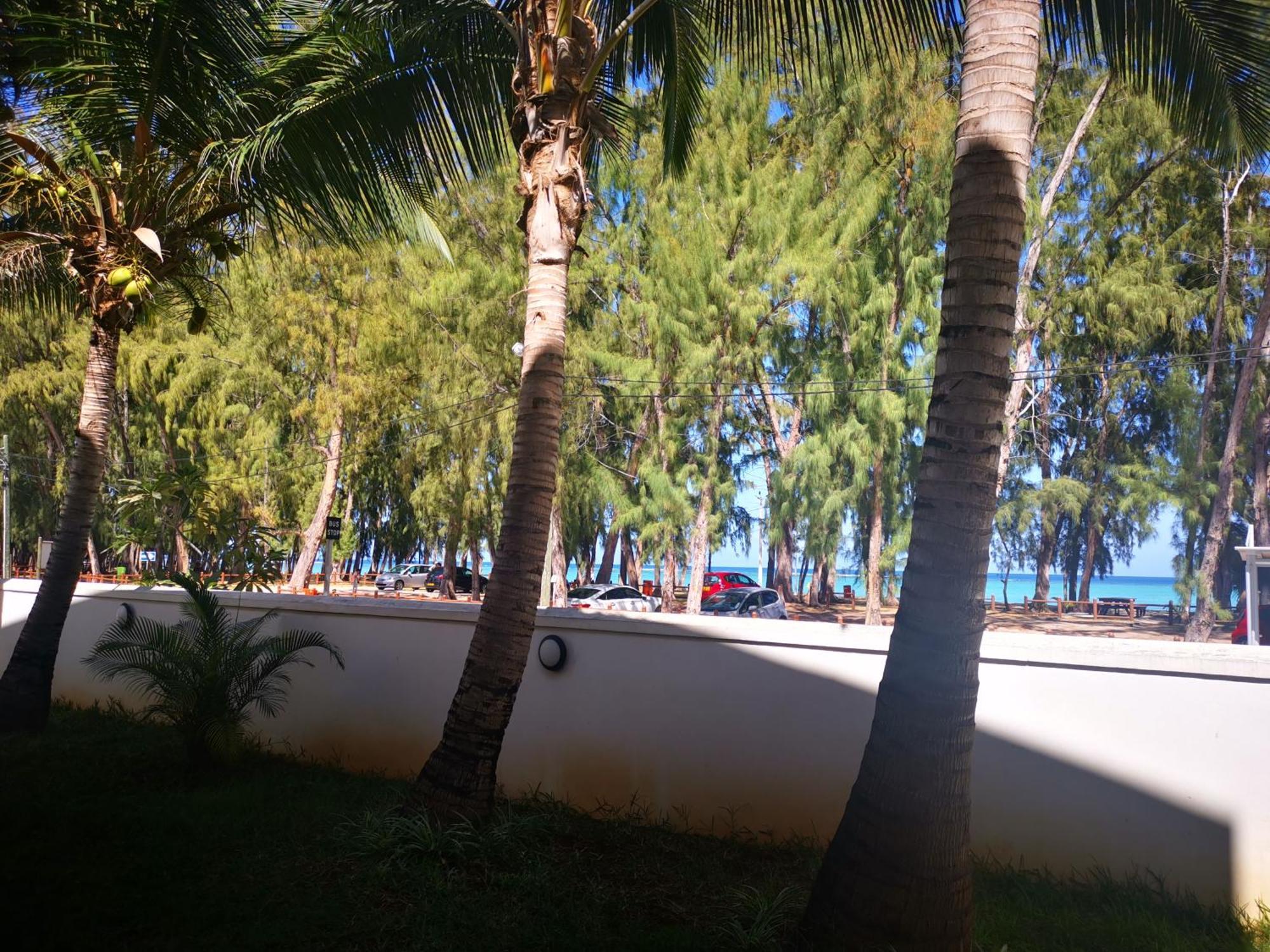 Oceanside Licenced Tourist Residence Flic en Flac ภายนอก รูปภาพ